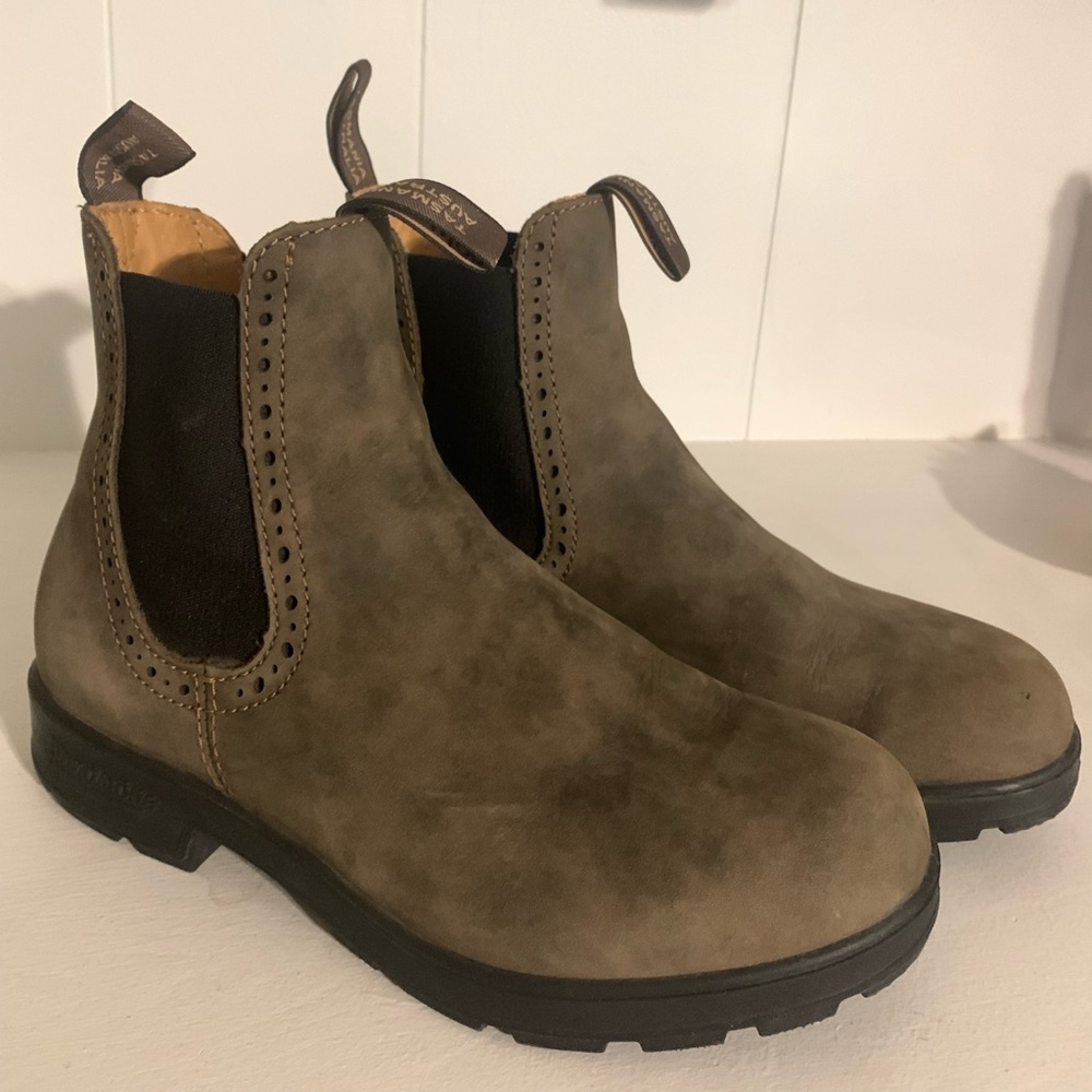 High top Blundstone Chelsea boots size US 8.5  women’s AUS 5.5 brown chestnut